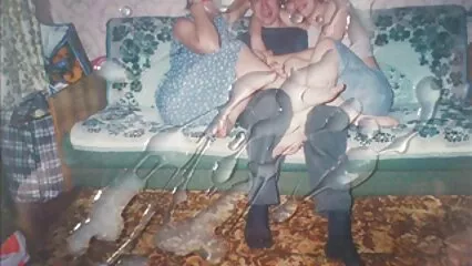 Hermosa en la playa olvidada y posando con los pechos videos caseros xxx de trios desnudos