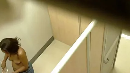Linda chica obtiene orgasmos durante el cunnilingus vídeos xxx amateur