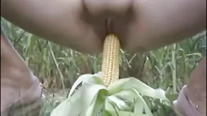 El chico se acercó a la chica gimiendo y comenzó a follar en el coño con un beso en el videos caseros nenas xxx pene.