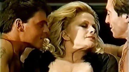 Una chica excitada no quiere conducir, quiere acostarse con gratis caseros un novio.