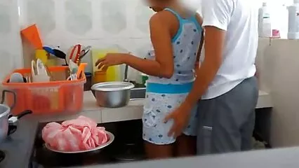 Una camioneta que escapó tomó los pollos y los metió en la boca videos pormo caseros gratis en un automóvil.