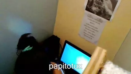 Le videos caseros pornos de lesbianas gusta la rubia calva lamió el coño y el semen en el culo