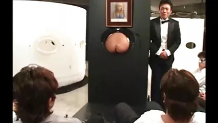 El porno gay da un videos xxx caseros amateurs beso en el culo.