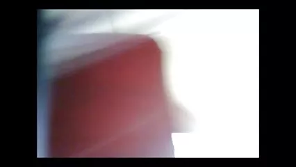 Latina video orno casero bronceada experimentada extiende sus caderas y acaricia su coño