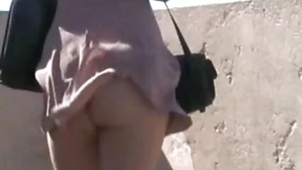 Bomba sexual experimentada azotó su consolador de coño y comenzó a videos de sexo casero amateur chupar miembros
