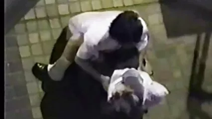Después del sexo anal, la chica recibió esperma en pprno caseros la nariz de un hombre.
