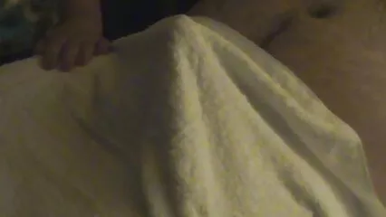 Lesbianas de primer plano entrelazadas con cuerpos en videos pormo gratis caseros besos y sacudidas