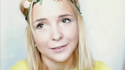 En la cara de una mujer vierte una gran cantidad de videos xxx maduras casero esperma con un miembro