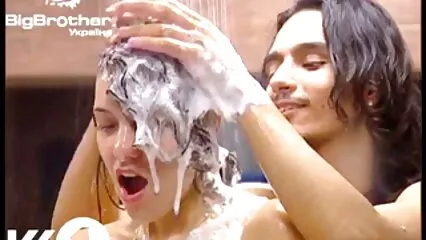 Suave trans rubia servida a peliculas pornograficas caseras dos chicos con ano y boca