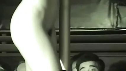 Después de besar a una chica en el coño, el chico comenzó a follarla en videos caseros españolas xxx el coño