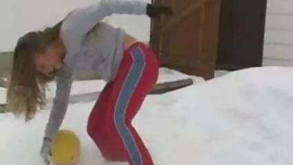 Semental grande con sombrero folla en la boca y sexo casero follando el coño rubia suave