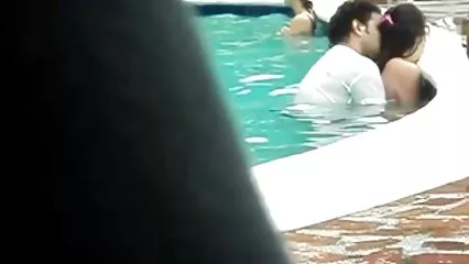 A las putas lesbianas les encanta masturbarse el video casero amateur coño a través de pantalones de cuero