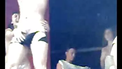 Chica joven muestra su sexo con un hombre en diferentes pormo casero mexicano poses